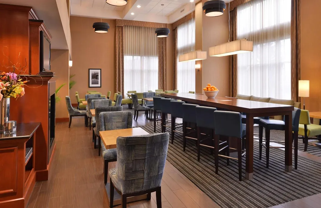 Hampton Inn & Suites Tacoma-1